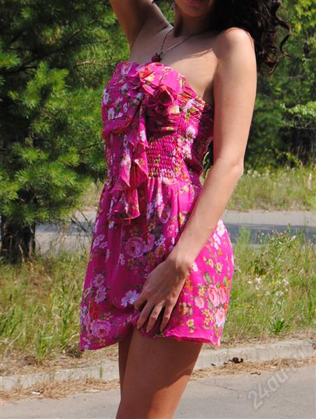 Короткое розовое платье. Лот № 2042092